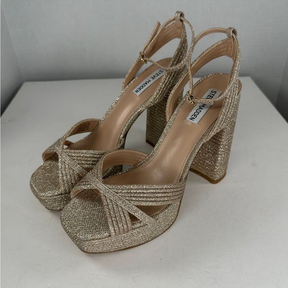 Steve Madden Laurel Chunky 5" Heel Sz
8.5M Sparkly Gold - Picture 2 of 11